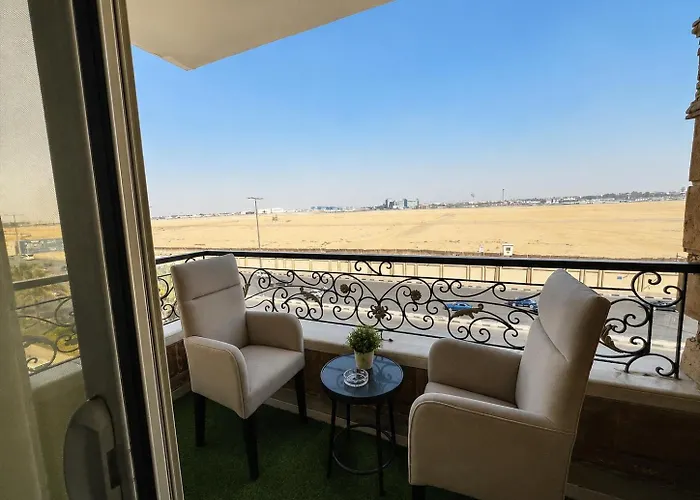 Superb View Airport Apartment