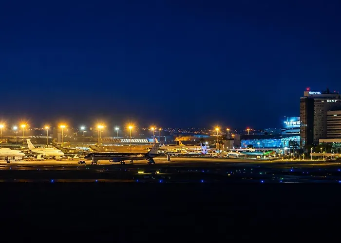 Superb View Airport Apartment